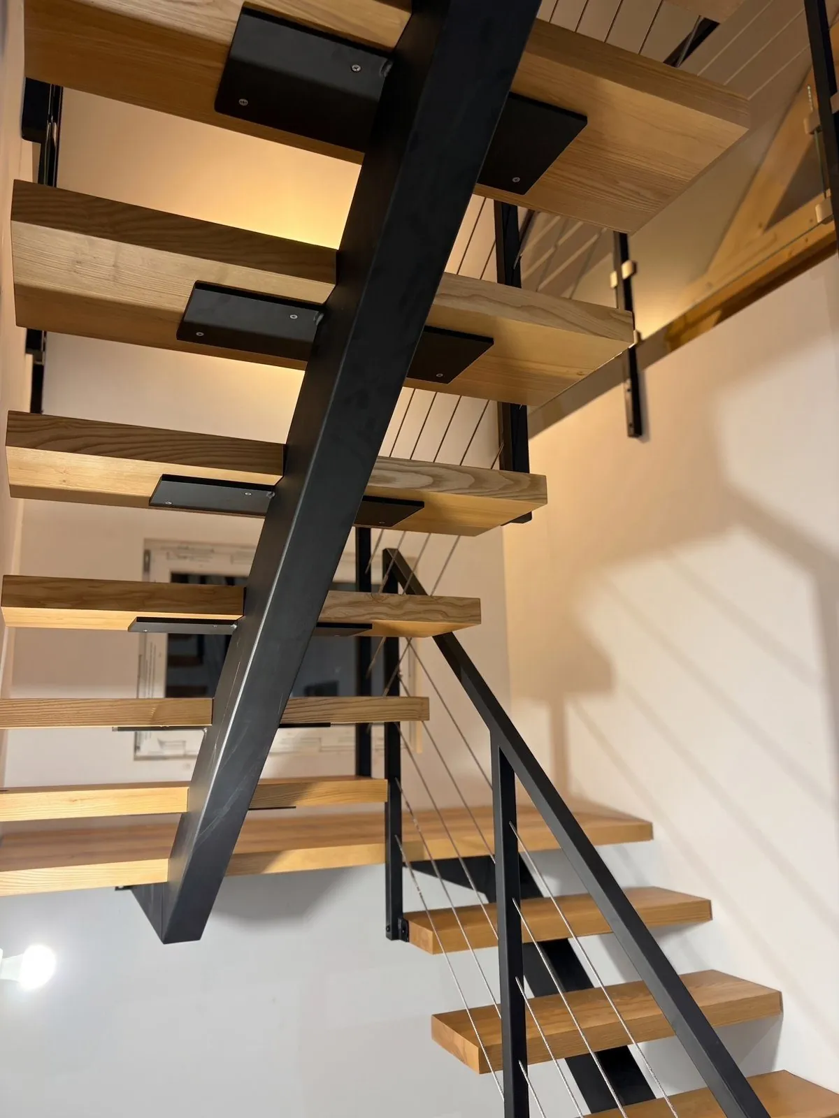 Escalier sur mesure en acier et chêne massif — Mulhouse