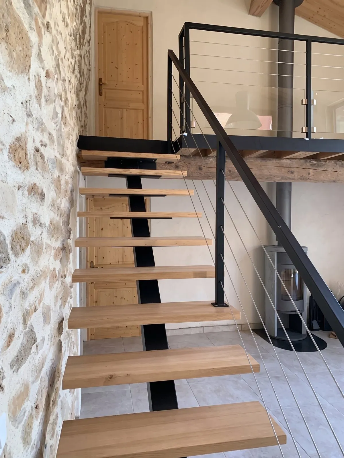 Escalier droit à limon central — Strasbourg